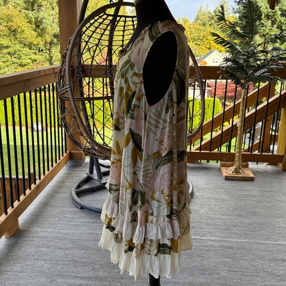 Papillon | Oversized Ruffle Shirt - Picture 4 of 7